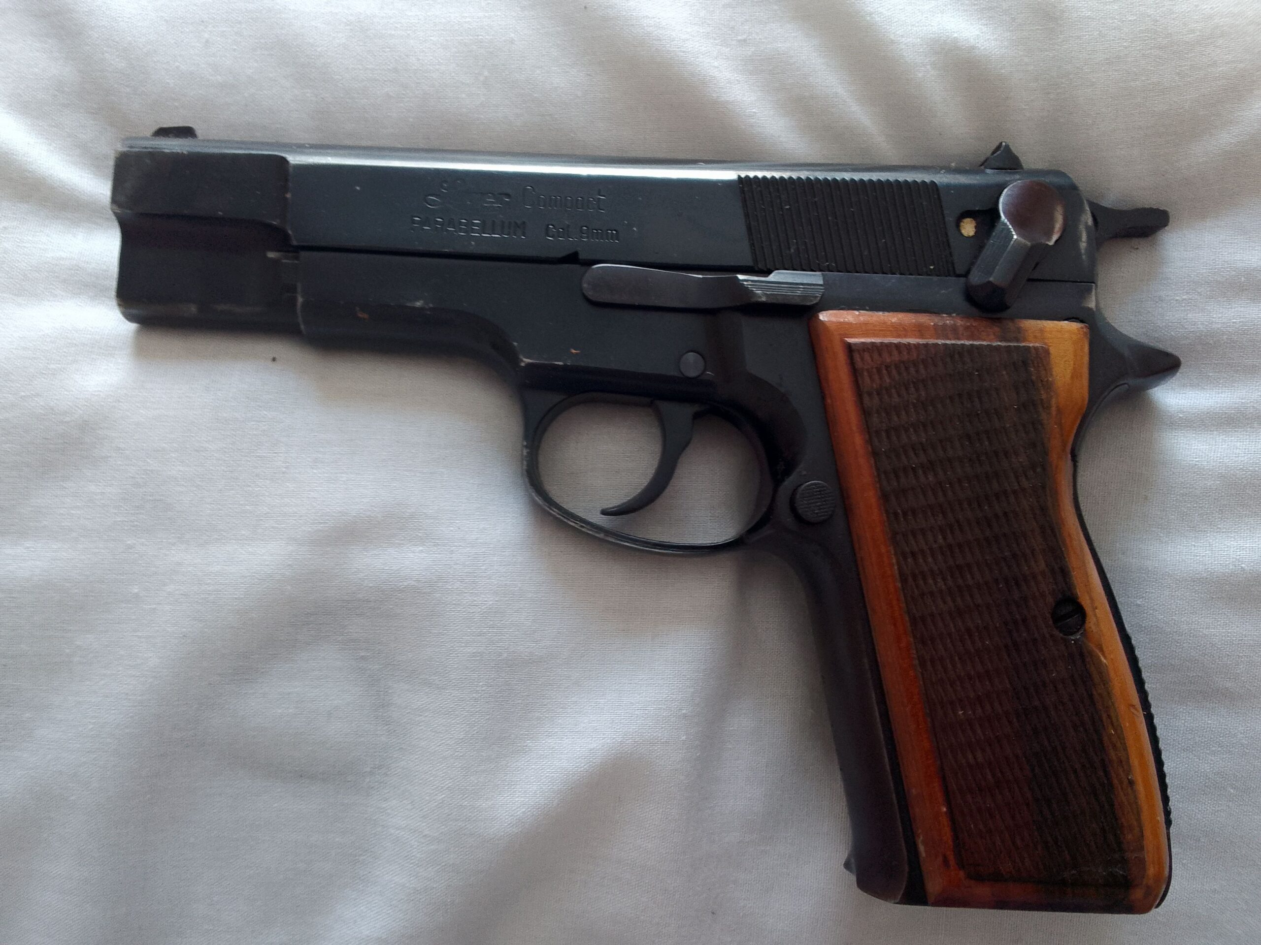 Luger M90 Compact 9mm Parrabellum.(& dealer stock cost)